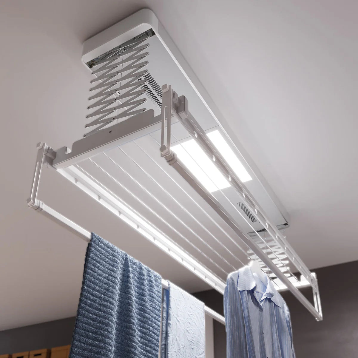 Varal Retrátil Automático Luz Uv Ventilação Controle 110v